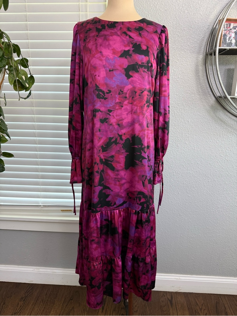 Julia Jordan Satin Maxi Size 6